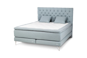 In picture: Continental Sandhamn. Headboard: Windsor. Fabric: Delta 5142. Leg: 15, stainless steel.