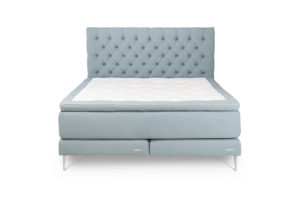In picture: Continental Sandhamn. Headboard: Windsor. Fabric: Delta 5142. Leg: 15, stainless steel.