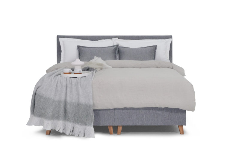 In picture: Continental Seili with Seili headboard and SuperMega topmattress. Fabric: Amanda 12. Leg: 51, oak.