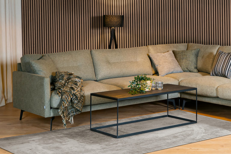 In picture: Showtime A3E2UA. Fabric: Ness 1206. Leg 122 matteblack.