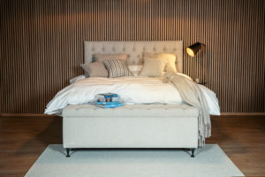 In picture: Continental C20 bed180x200cm. Top mattress: Heaven. Headboard: Windsor. Fabric: Next105. Leg:124.