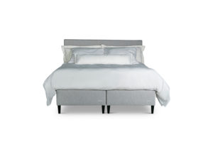 In picture: Continental Salla 160x200 cm. HB: Salla. Leg: 121, black.
