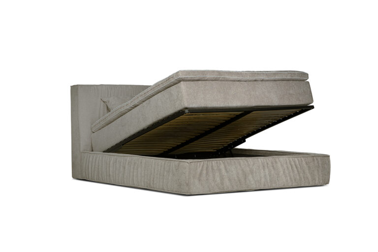 In picture: Compact Sway. Fabric: Shaff 1109.
