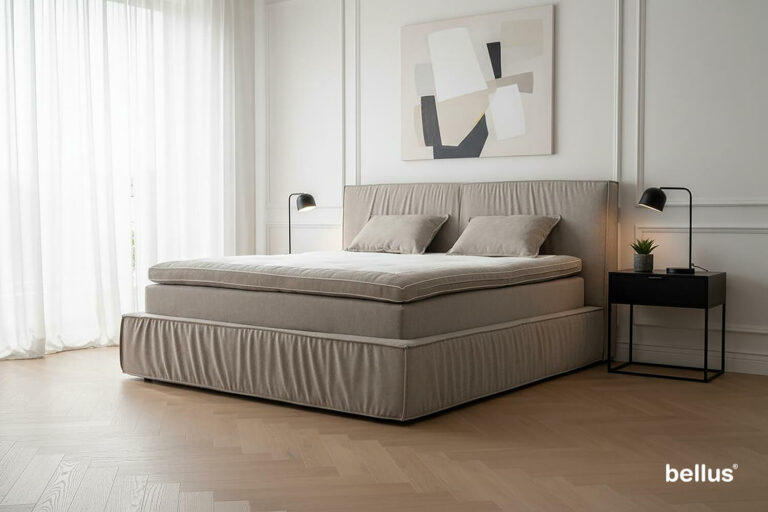 In picture: Compact Sway. Fabric: Shaff 1109.
