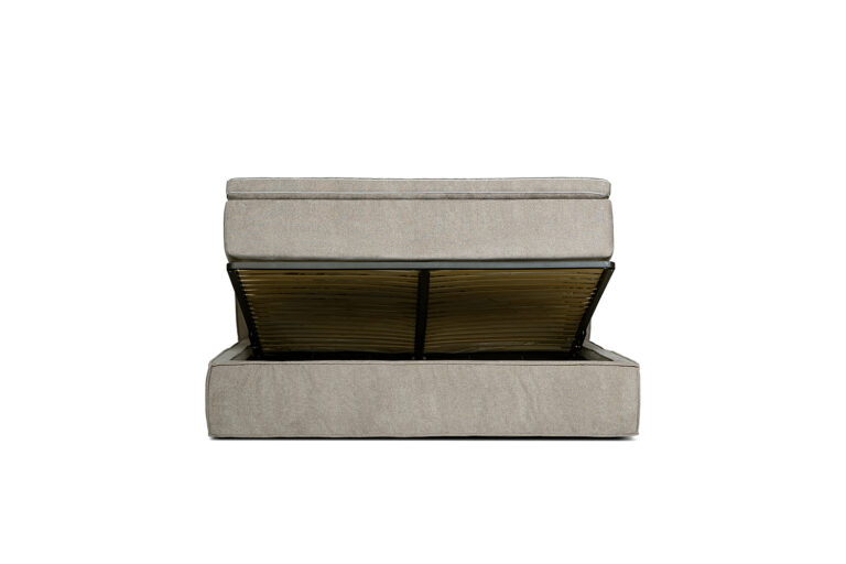 In picture: Compact Sway. Fabric: Shaff 1109.